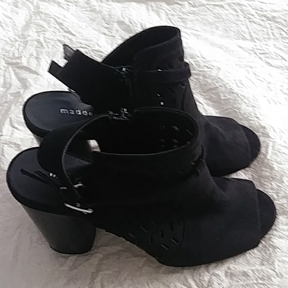 ♡🗝️ Black Open Toe Boots